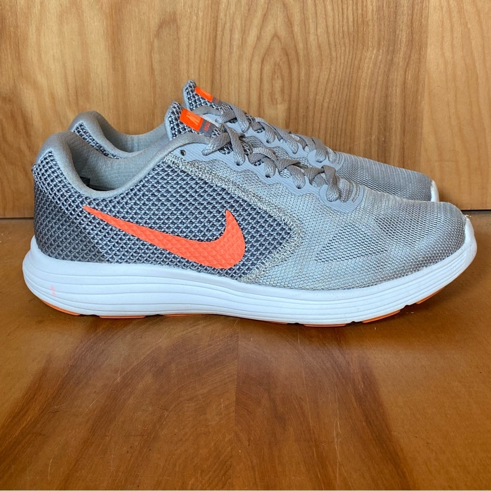 Womens 7.5 Nike Revolution 3 Athletic Shoes Gray Orange SEF1186